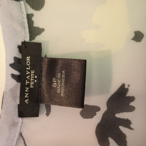 Ann Taylor  & The Limited - set of 2 Floral blouses in XS or SP - Picture 2 of 9
